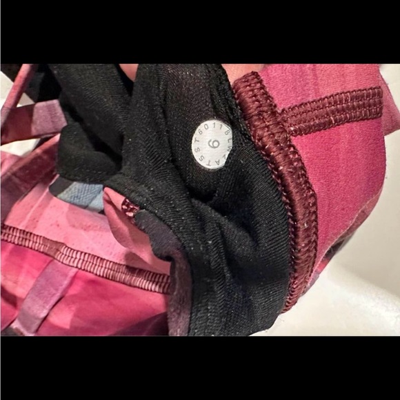 Lululemon Energy Bra - size 6 - Picture 4 of 4